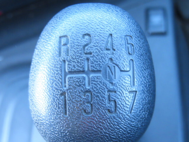 いすゞギガアルミウイング大型（10t）[写真26]