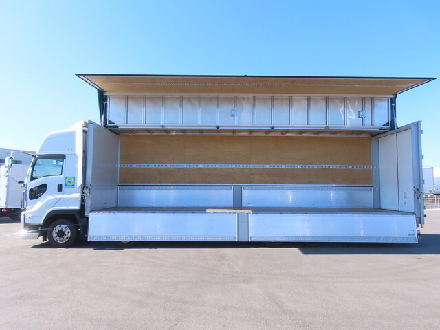 いすゞギガアルミウイング大型（10t）[写真29]