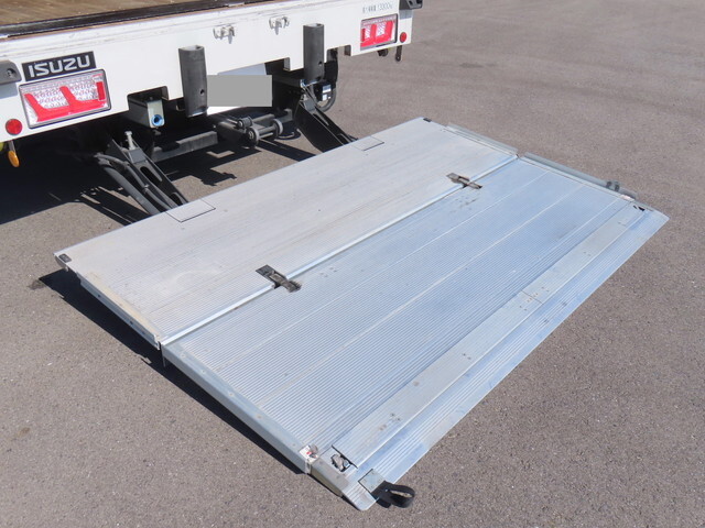 いすゞギガアルミウイング大型（10t）[写真34]