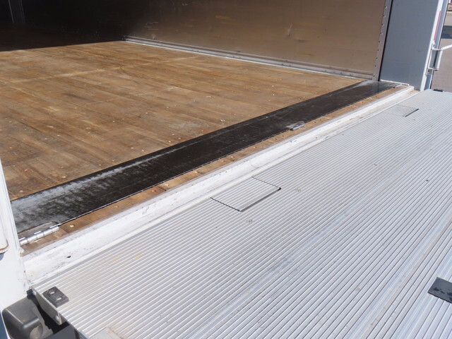 いすゞギガアルミウイング大型（10t）[写真35]