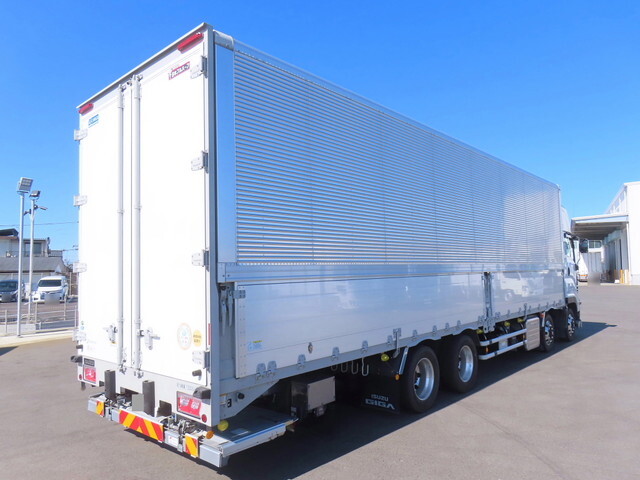 いすゞギガアルミウイング大型（10t）[写真05]