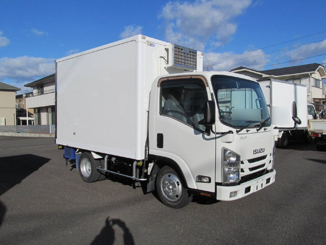 いすゞエルフ冷凍車（冷蔵車）小型（2t・3t）[写真01]