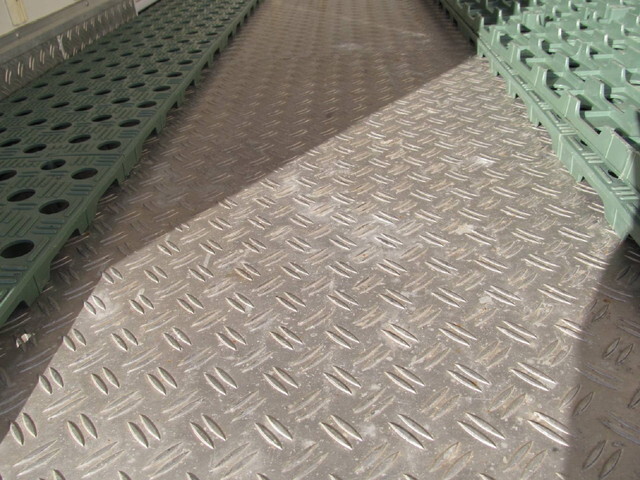 いすゞエルフ冷凍車（冷蔵車）小型（2t・3t）[写真12]