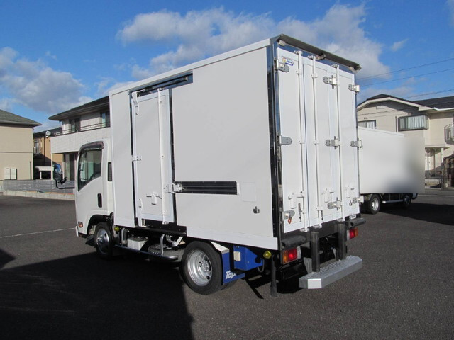 いすゞエルフ冷凍車（冷蔵車）小型（2t・3t）[写真02]