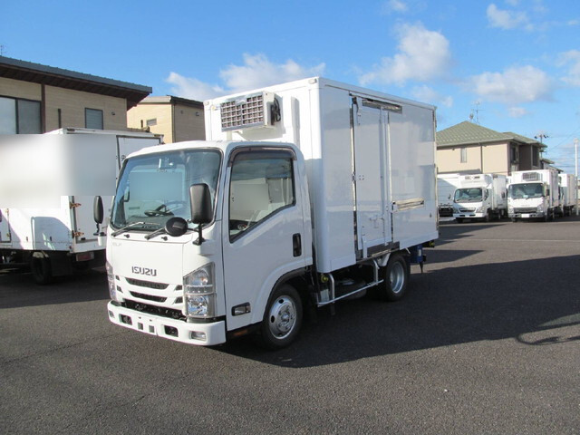 いすゞエルフ冷凍車（冷蔵車）小型（2t・3t）[写真03]