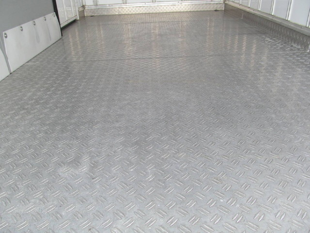 いすゞエルフ冷凍車（冷蔵車）小型（2t・3t）[写真11]