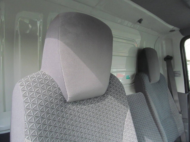 いすゞエルフ冷凍車（冷蔵車）小型（2t・3t）[写真15]