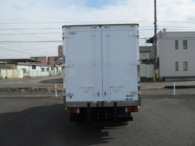 いすゞエルフ冷凍車（冷蔵車）小型（2t・3t）[写真08]