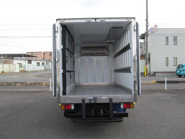 いすゞエルフ冷凍車（冷蔵車）小型（2t・3t）[写真09]