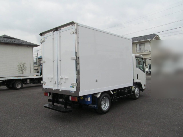 いすゞエルフ冷凍車（冷蔵車）小型（2t・3t）[写真02]