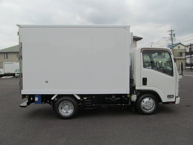 いすゞエルフ冷凍車（冷蔵車）小型（2t・3t）[写真07]