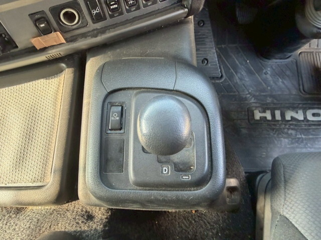 日野プロフィア冷蔵冷凍ウイング大型（10t）[写真10]