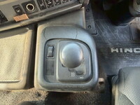 日野プロフィア冷蔵冷凍ウイング大型（10t）[写真11]