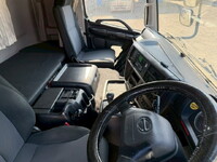 日野プロフィア冷蔵冷凍ウイング大型（10t）[写真12]