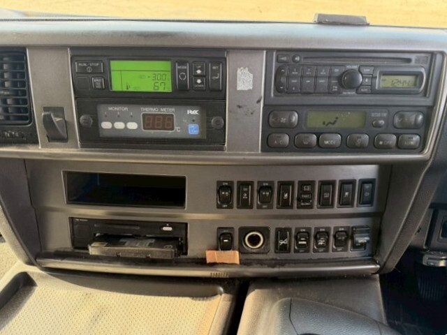 日野プロフィア冷蔵冷凍ウイング大型（10t）[写真12]