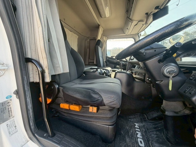 日野プロフィア冷蔵冷凍ウイング大型（10t）[写真13]