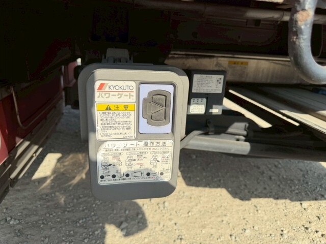 日野プロフィア冷蔵冷凍ウイング大型（10t）[写真18]