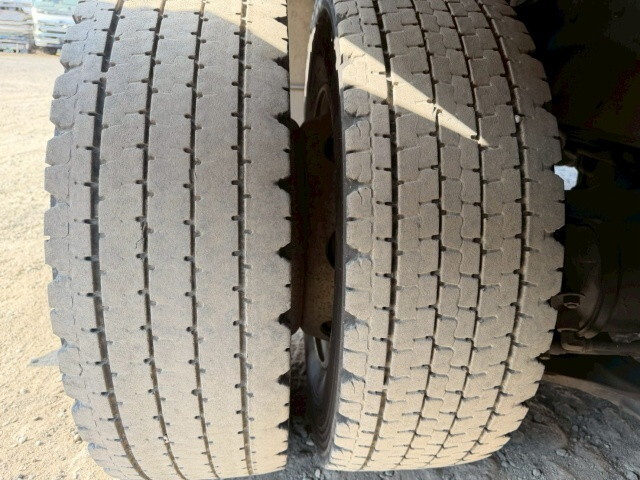 日野プロフィア冷蔵冷凍ウイング大型（10t）[写真22]