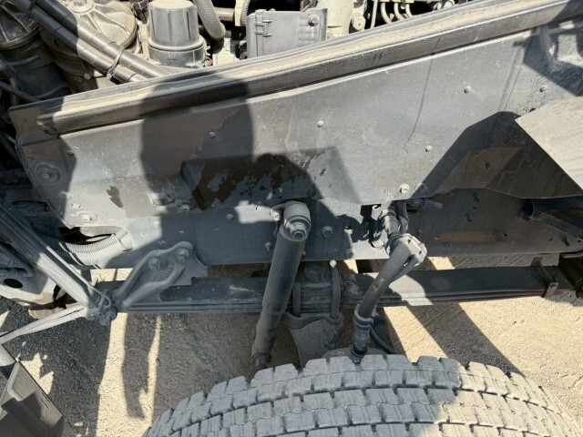 日野プロフィア冷蔵冷凍ウイング大型（10t）[写真24]