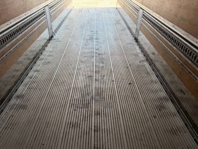 日野プロフィア冷蔵冷凍ウイング大型（10t）[写真31]