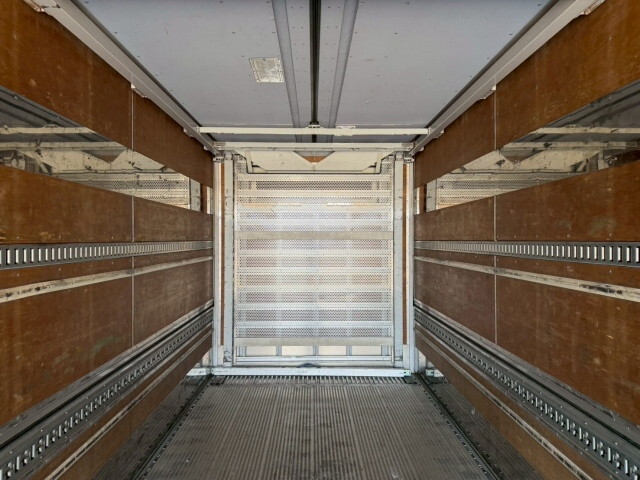 日野プロフィア冷蔵冷凍ウイング大型（10t）[写真33]