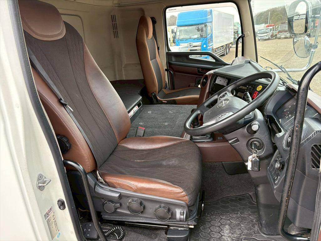 日野プロフィアアルミウイング大型（10t）[写真21]