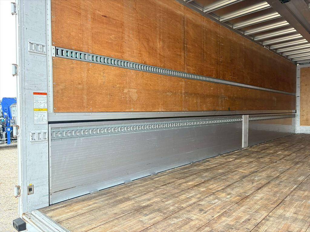 日野プロフィアアルミウイング大型（10t）[写真09]