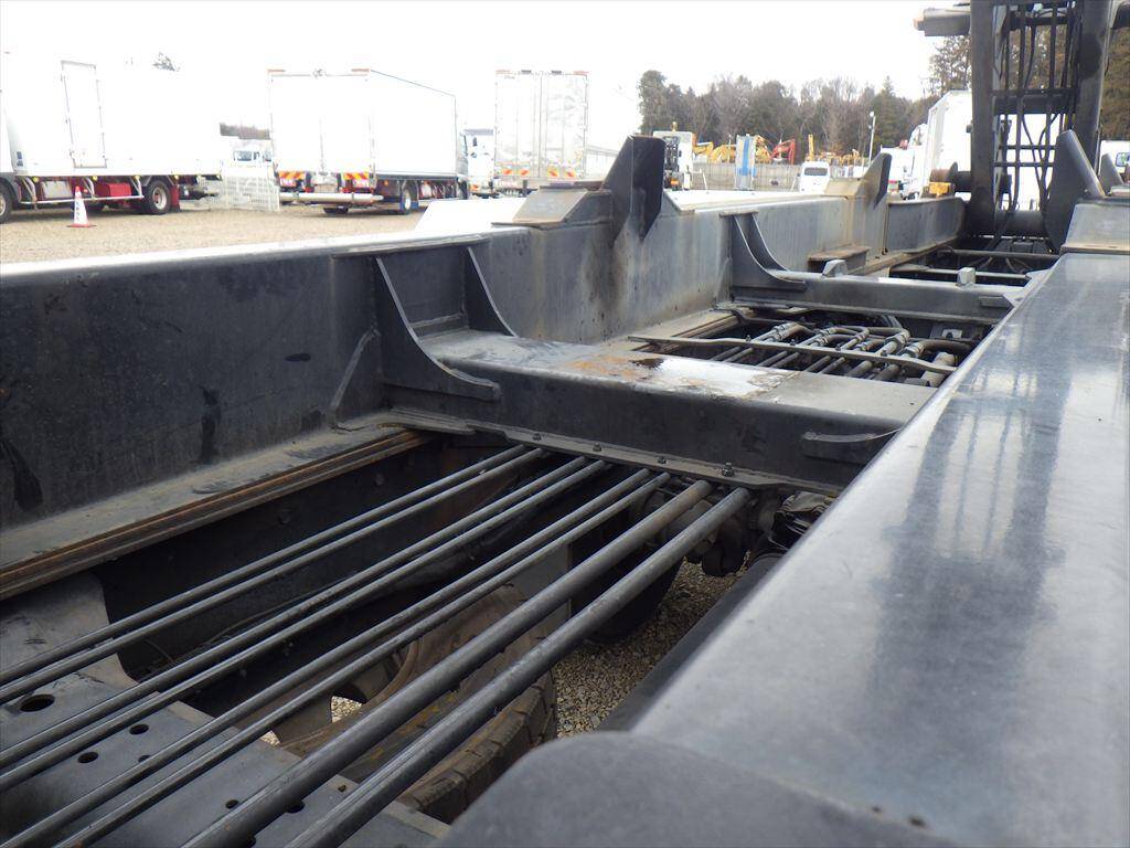 三菱ふそうスーパーグレートコンテナ専用車大型（10t）[写真11]