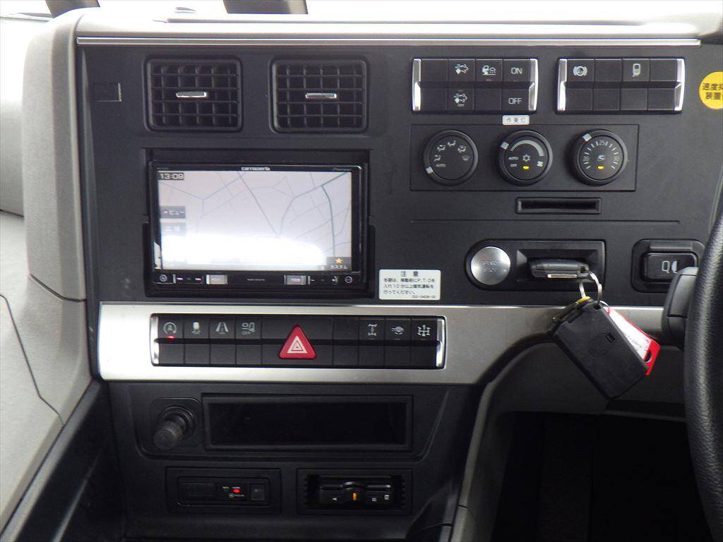 三菱ふそうスーパーグレートコンテナ専用車大型（10t）[写真19]