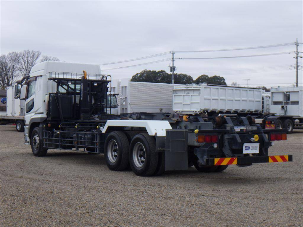 三菱ふそうスーパーグレートコンテナ専用車大型（10t）[写真03]