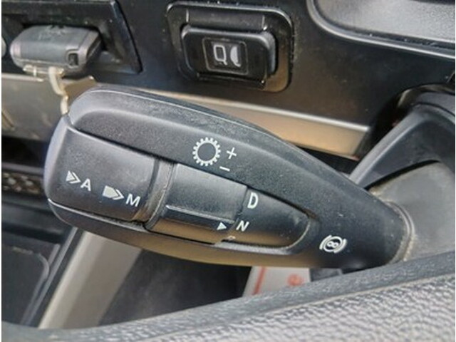 三菱ふそうスーパーグレートアルミウイング大型（10t）[写真28]