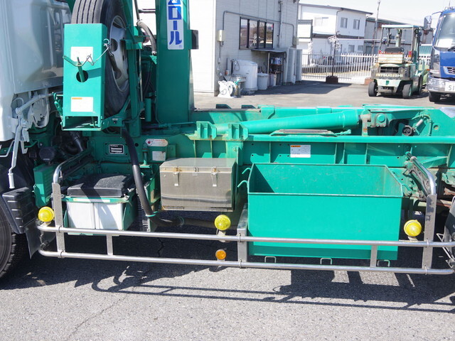 三菱ふそうキャンターコンテナ専用車小型（2t・3t）[写真15]