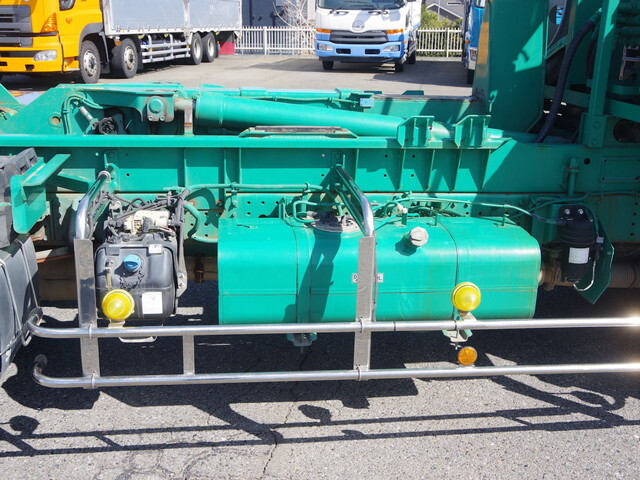 三菱ふそうキャンターコンテナ専用車小型（2t・3t）[写真16]