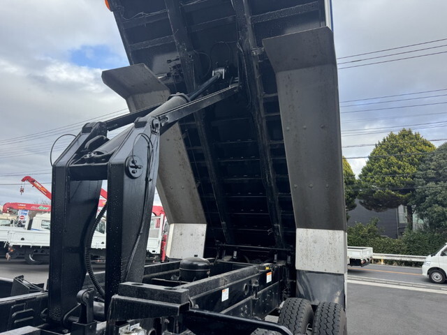 いすゞギガダンプ大型（10t）[写真13]