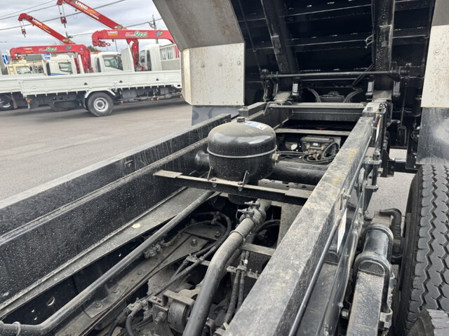 いすゞギガダンプ大型（10t）[写真20]