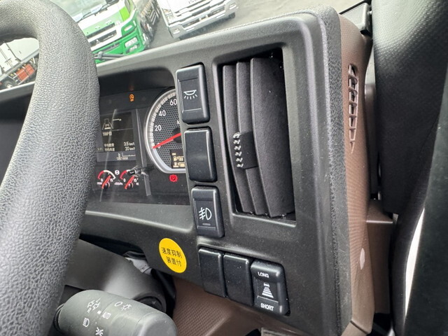 いすゞギガダンプ大型（10t）[写真26]