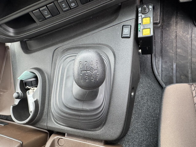 いすゞギガダンプ大型（10t）[写真27]