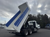 いすゞギガダンプ大型（10t）[写真02]