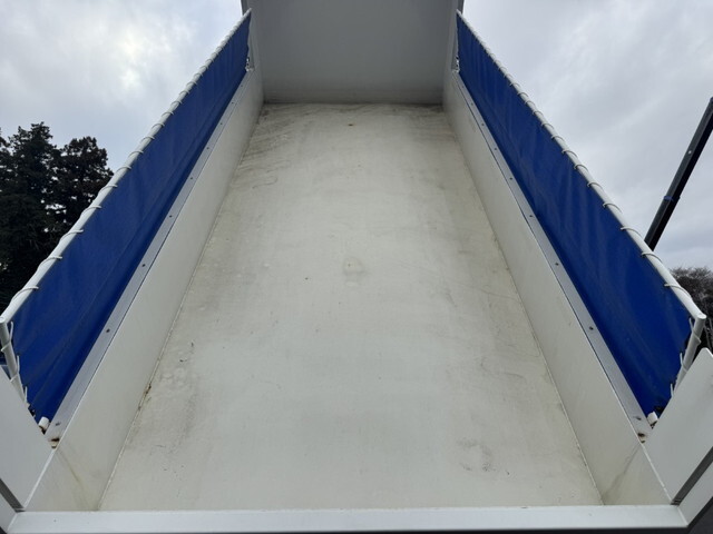 いすゞギガダンプ大型（10t）[写真09]