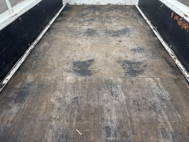 三菱ふそうキャンター平ボディ小型（2t・3t）[写真10]