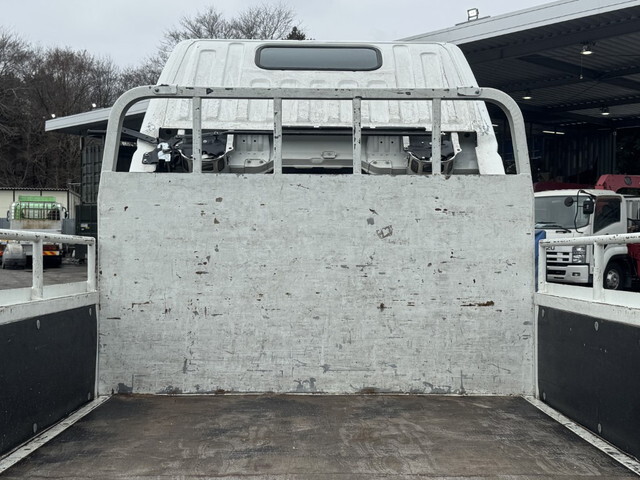 三菱ふそうキャンター平ボディ小型（2t・3t）[写真13]