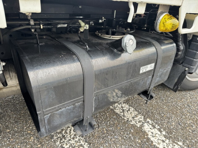 三菱ふそうキャンター平ボディ小型（2t・3t）[写真26]