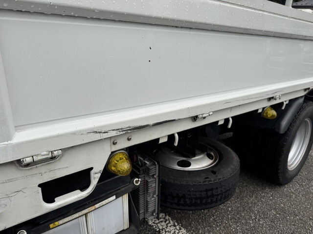 三菱ふそうキャンター平ボディ小型（2t・3t）[写真28]