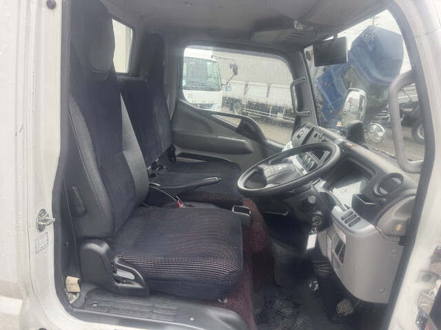 三菱ふそうキャンター平ボディ小型（2t・3t）[写真31]