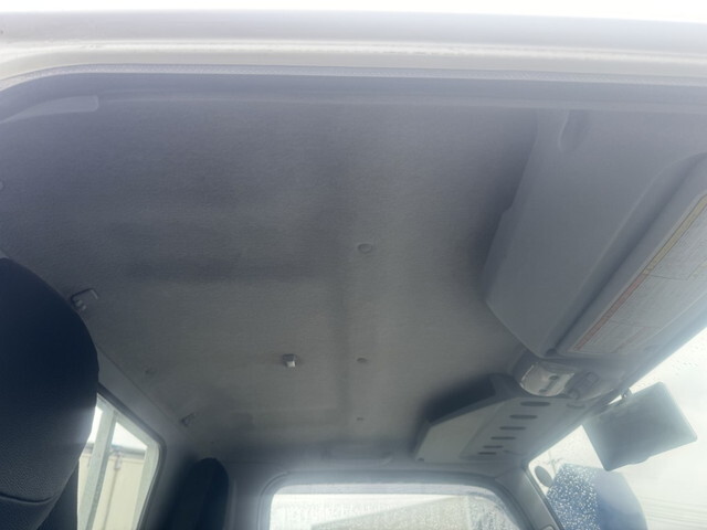 三菱ふそうキャンター平ボディ小型（2t・3t）[写真32]