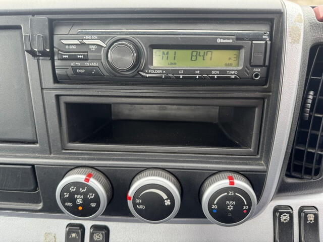 三菱ふそうキャンター平ボディ小型（2t・3t）[写真37]