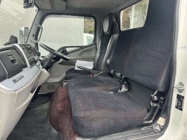 三菱ふそうキャンター平ボディ小型（2t・3t）[写真39]