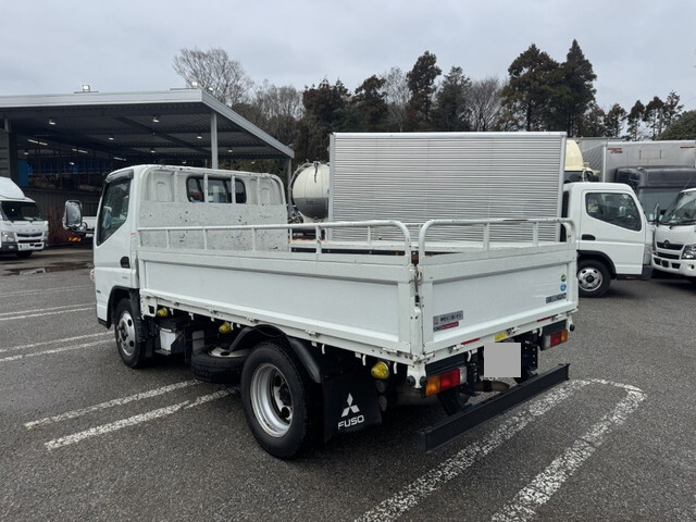 三菱ふそうキャンター平ボディ小型（2t・3t）[写真04]