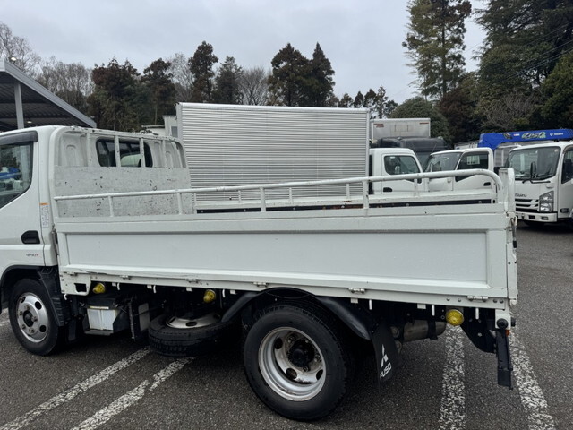 三菱ふそうキャンター平ボディ小型（2t・3t）[写真08]
