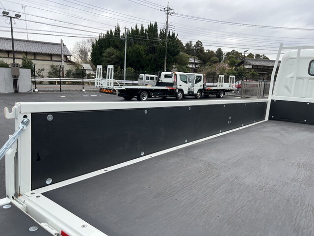 三菱ふそうキャンター平ボディ小型（2t・3t）[写真10]